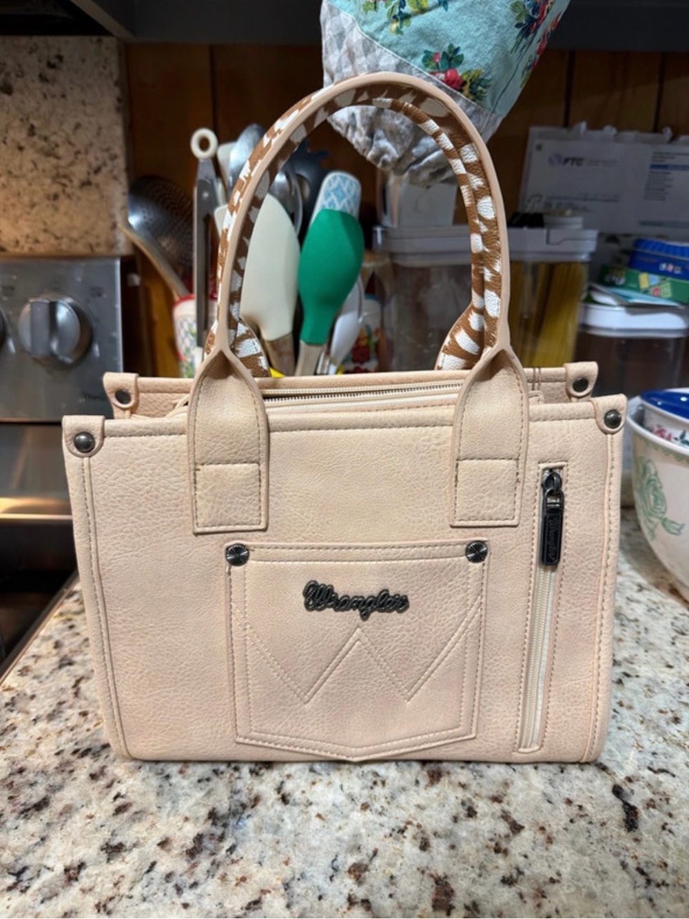 BRAND NEW Wrangler Purse - Picture 2 of 4